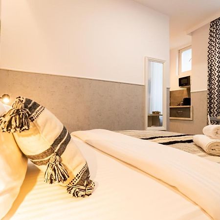 Okbrasov - Apartment & Studio In The Heart Of Old Town, Moments Away From The Black Church Exterior photo