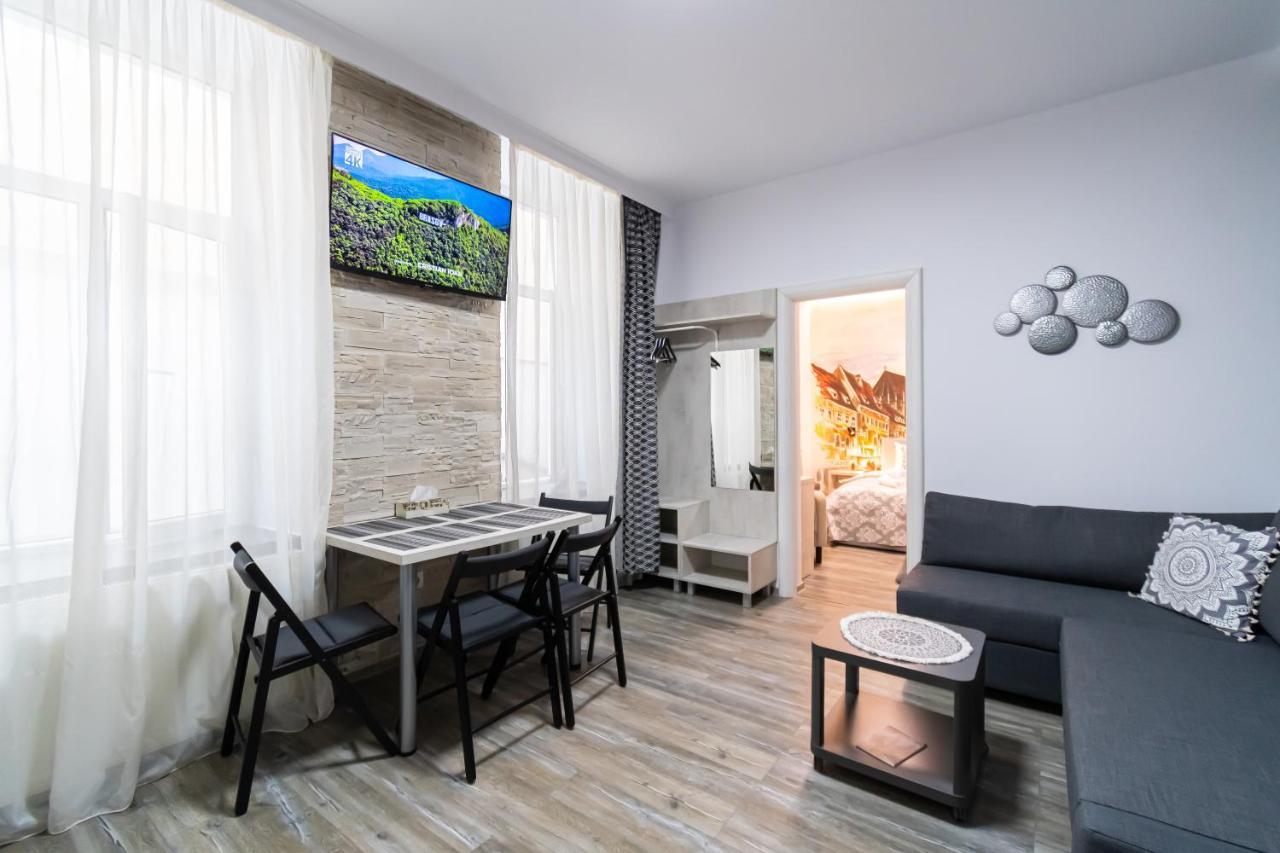 Okbrasov - Apartment & Studio In The Heart Of Old Town, Moments Away From The Black Church Exterior photo