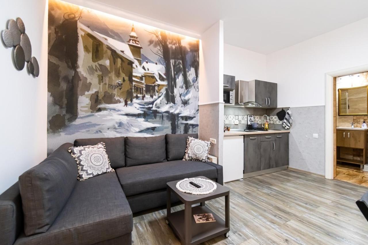 Okbrasov - Apartment & Studio In The Heart Of Old Town, Moments Away From The Black Church Exterior photo