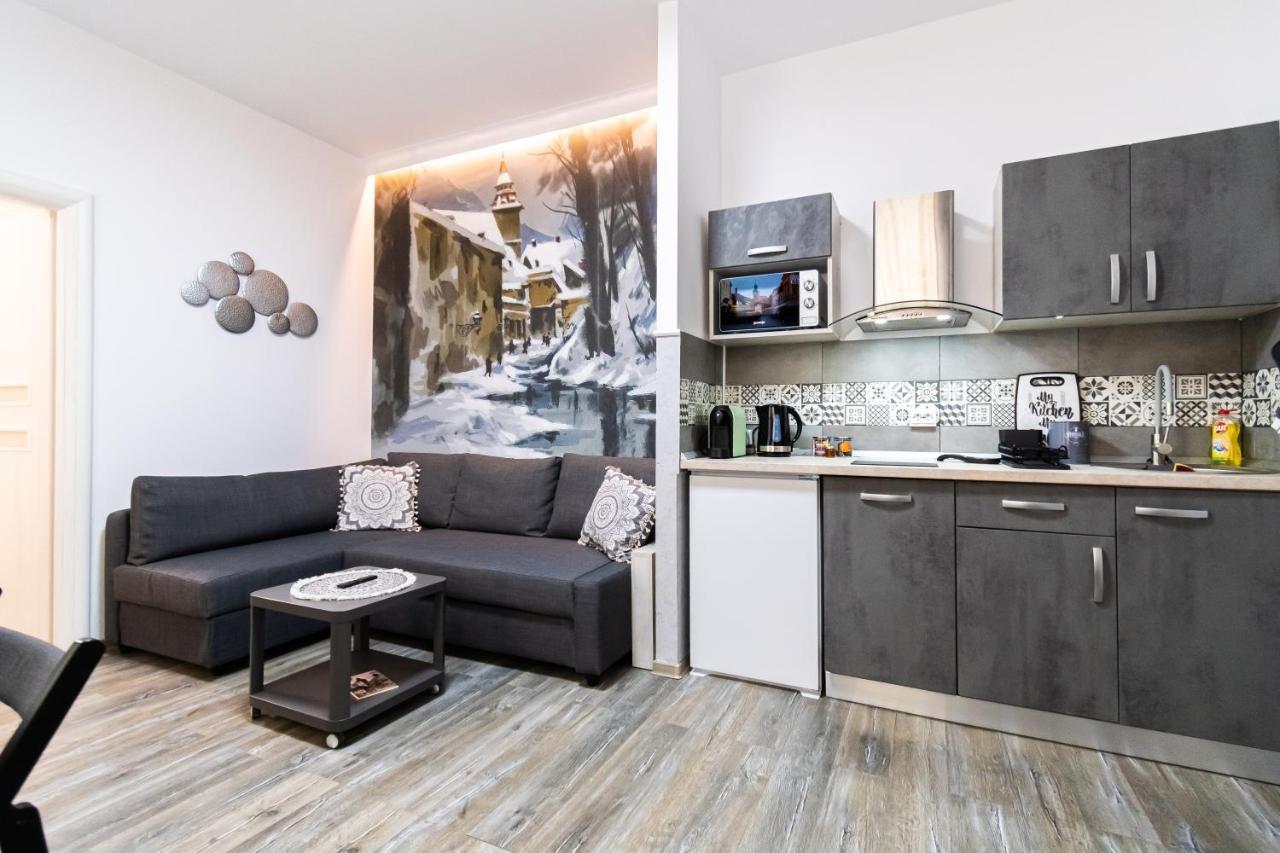 Okbrasov - Apartment & Studio In The Heart Of Old Town, Moments Away From The Black Church Exterior photo